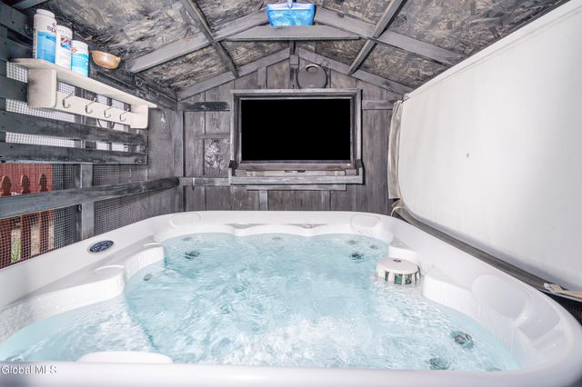 1094 Roberta Road, Rotterdam, NY 12303