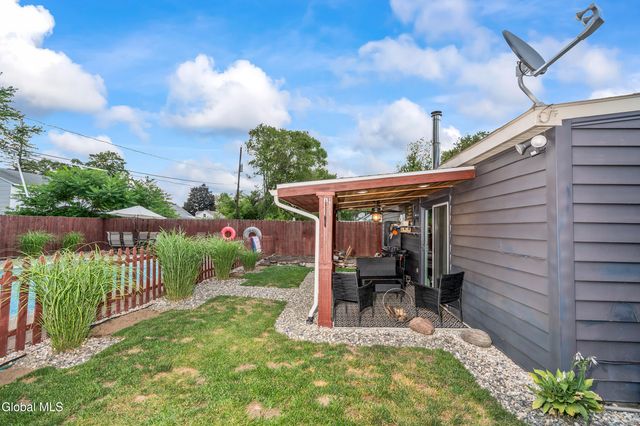 1094 Roberta Road, Rotterdam, NY 12303