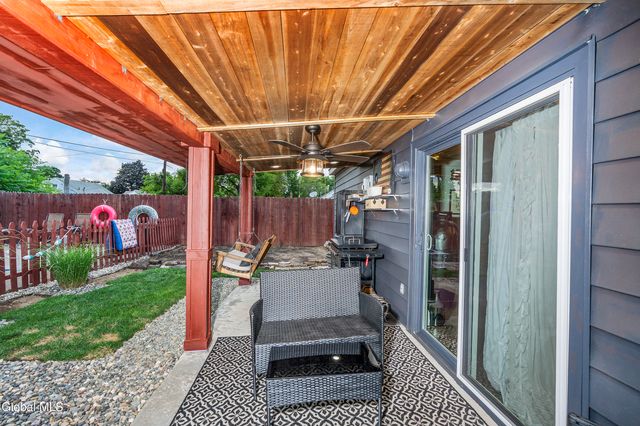 1094 Roberta Road, Rotterdam, NY 12303