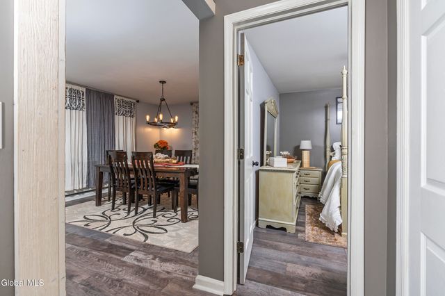 1094 Roberta Road, Rotterdam, NY 12303