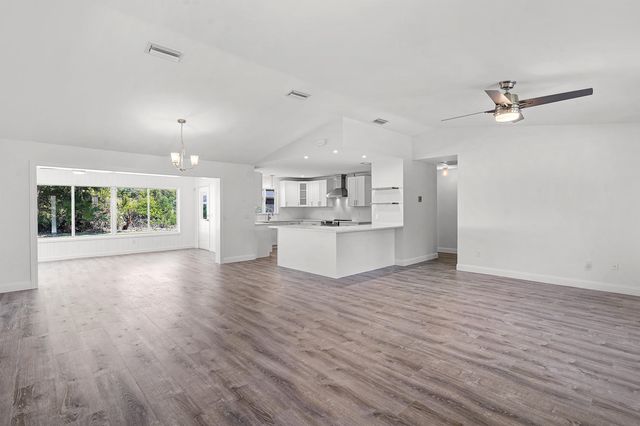 19 Fairbank Ln, Palm Coast, FL 32137