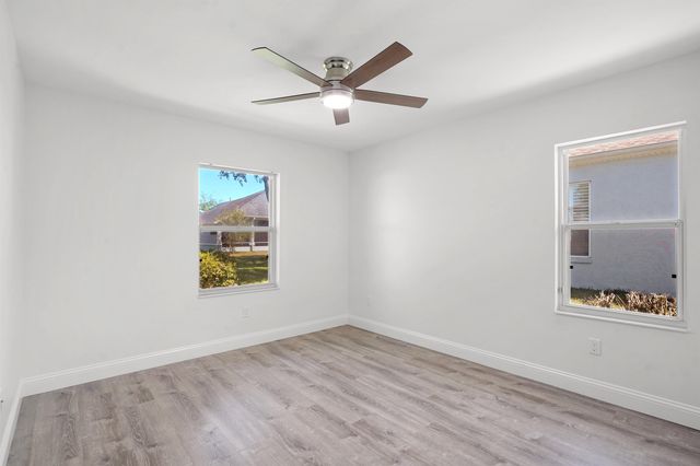 19 Fairbank Ln, Palm Coast, FL 32137