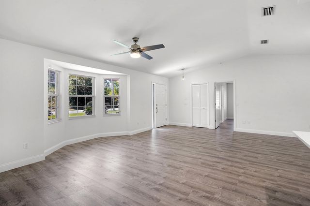 19 Fairbank Ln, Palm Coast, FL 32137