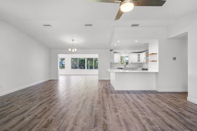 19 Fairbank Ln, Palm Coast, FL 32137