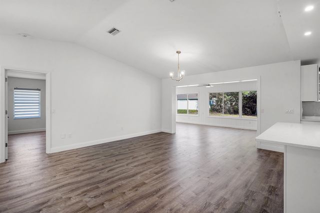 19 Fairbank Ln, Palm Coast, FL 32137