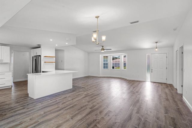 19 Fairbank Ln, Palm Coast, FL 32137