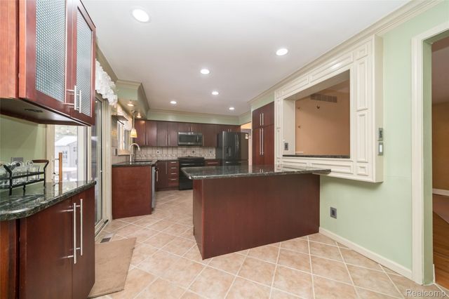 34711 Bunker Hill Drive, Farmington, MI 48331