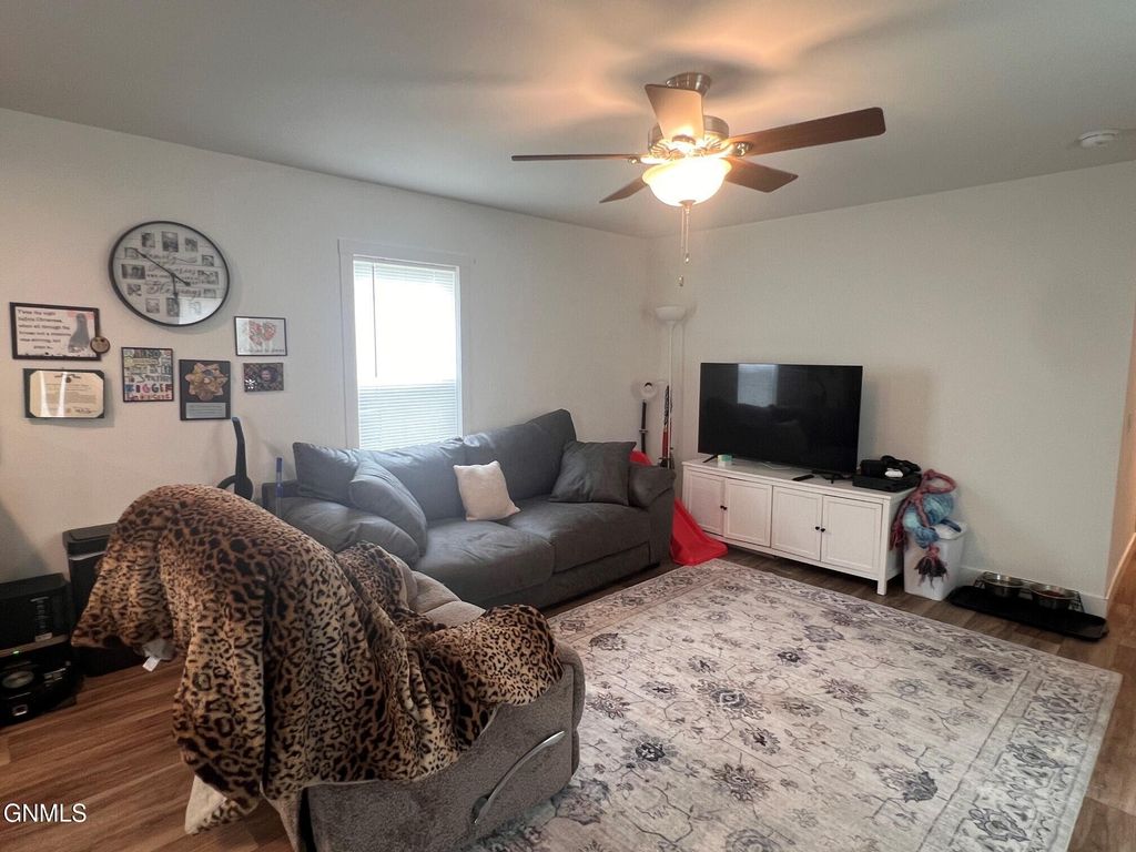 104 Deer Street W, Mandan, ND 58554 photo 5