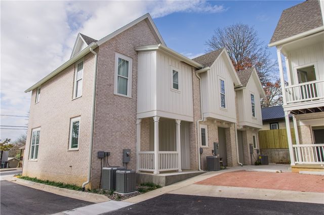 358 S Hill Avenue, Fayetteville, AR 72701