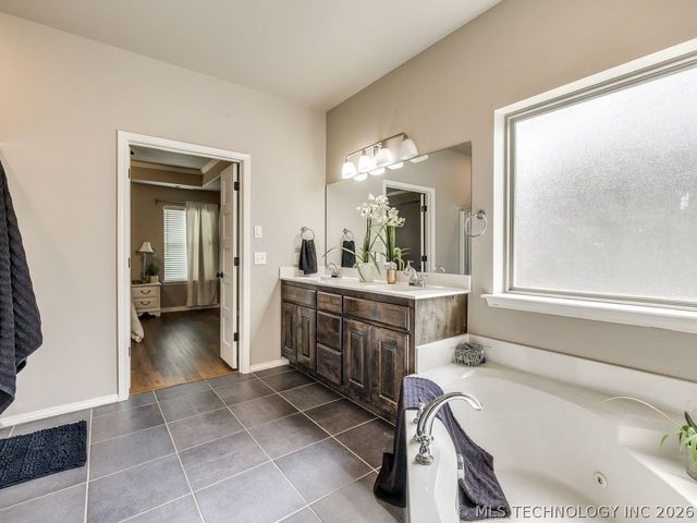 3357 S 207th East Avenue, Broken Arrow, OK 74014