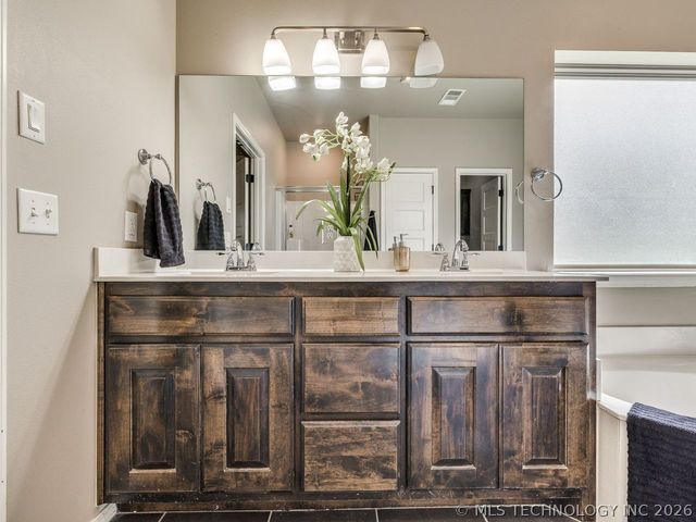 3357 S 207th East Avenue, Broken Arrow, OK 74014