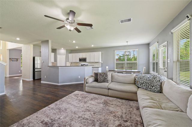363 Century Oaks Lane, La Marque, TX 77568
