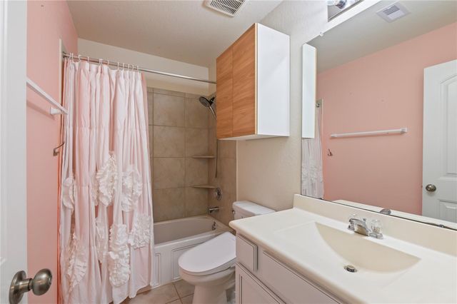 363 Century Oaks Lane, La Marque, TX 77568