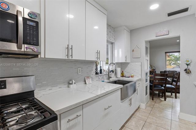 1132 W 71st St, Hialeah, FL 33014