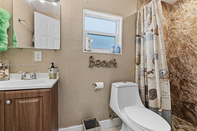 1132 W 71st St, Hialeah, FL 33014