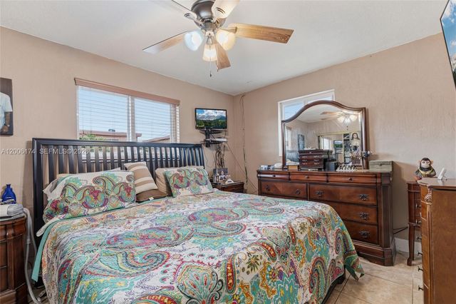 1132 W 71st St, Hialeah, FL 33014