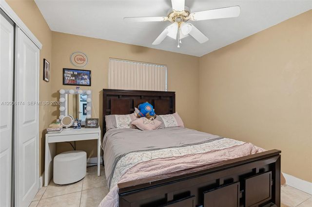 1132 W 71st St, Hialeah, FL 33014