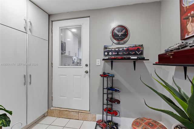 1132 W 71st St, Hialeah, FL 33014