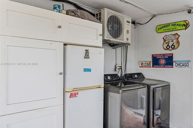 1132 W 71st St, Hialeah, FL 33014