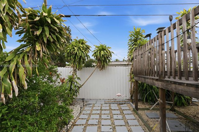 1132 W 71st St, Hialeah, FL 33014