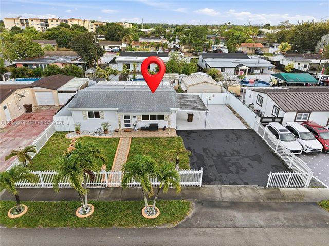 1132 W 71st St, Hialeah, FL 33014