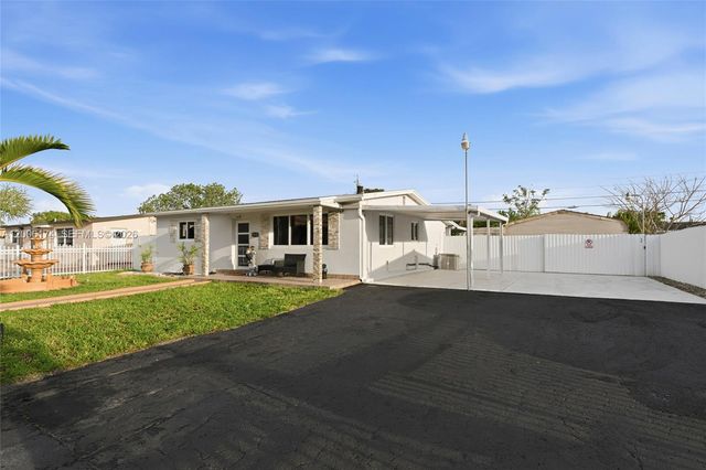 1132 W 71st St, Hialeah, FL 33014