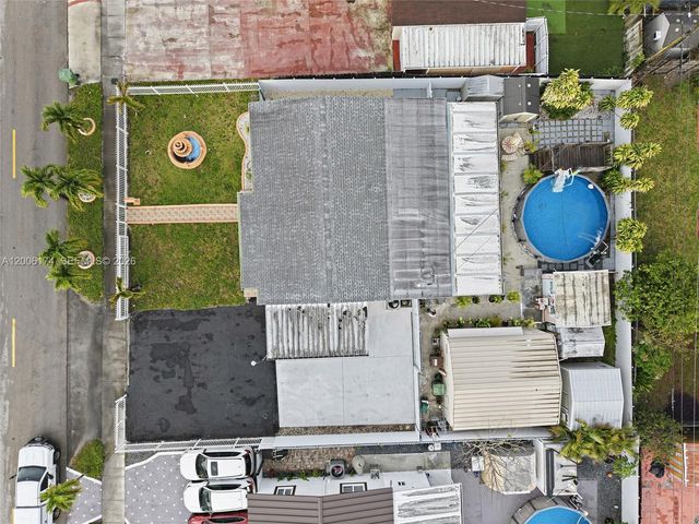 1132 W 71st St, Hialeah, FL 33014