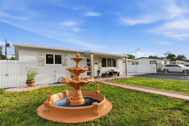 1132 W 71st St, Hialeah, FL 33014