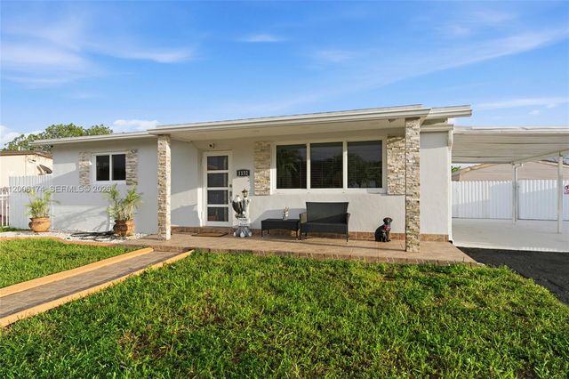 1132 W 71st St, Hialeah, FL 33014