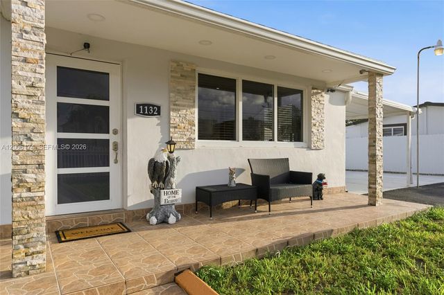 1132 W 71st St, Hialeah, FL 33014