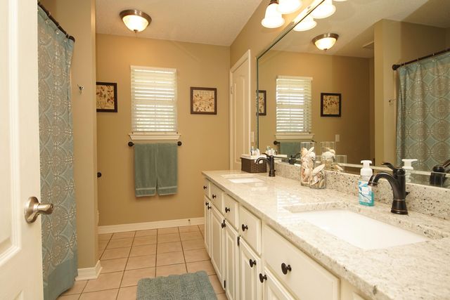 1654 Parkside Circle, Niceville, FL 32578