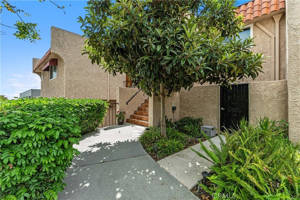 2504 Skyline Drive, Signal Hill, CA 90755 — exterior