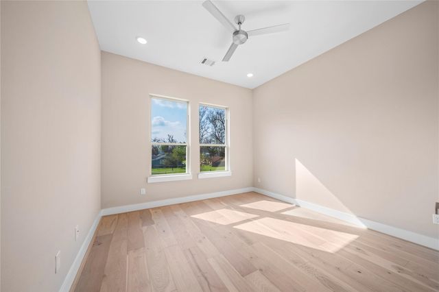 312 Queen Sude Lane, Houston, TX 77091