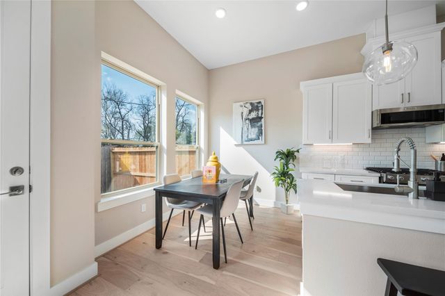 312 Queen Sude Lane, Houston, TX 77091