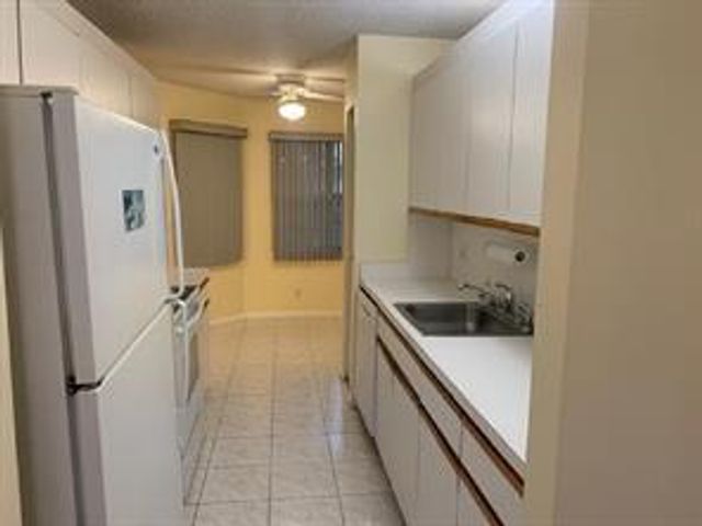 1200 SW 124th Terrace 208o, Pembroke Pines, FL 33027
