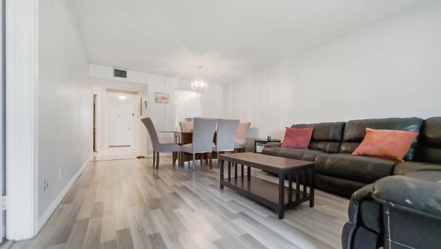 1200 SW 124th Terrace 208o, Pembroke Pines, FL 33027