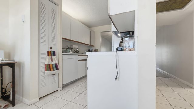 1200 SW 124th Terrace 208o, Pembroke Pines, FL 33027
