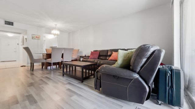 1200 SW 124th Terrace 208o, Pembroke Pines, FL 33027