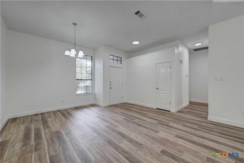 Image 3 of property listing at 604 Arapaho Drive, Harker Heights, TX 76548