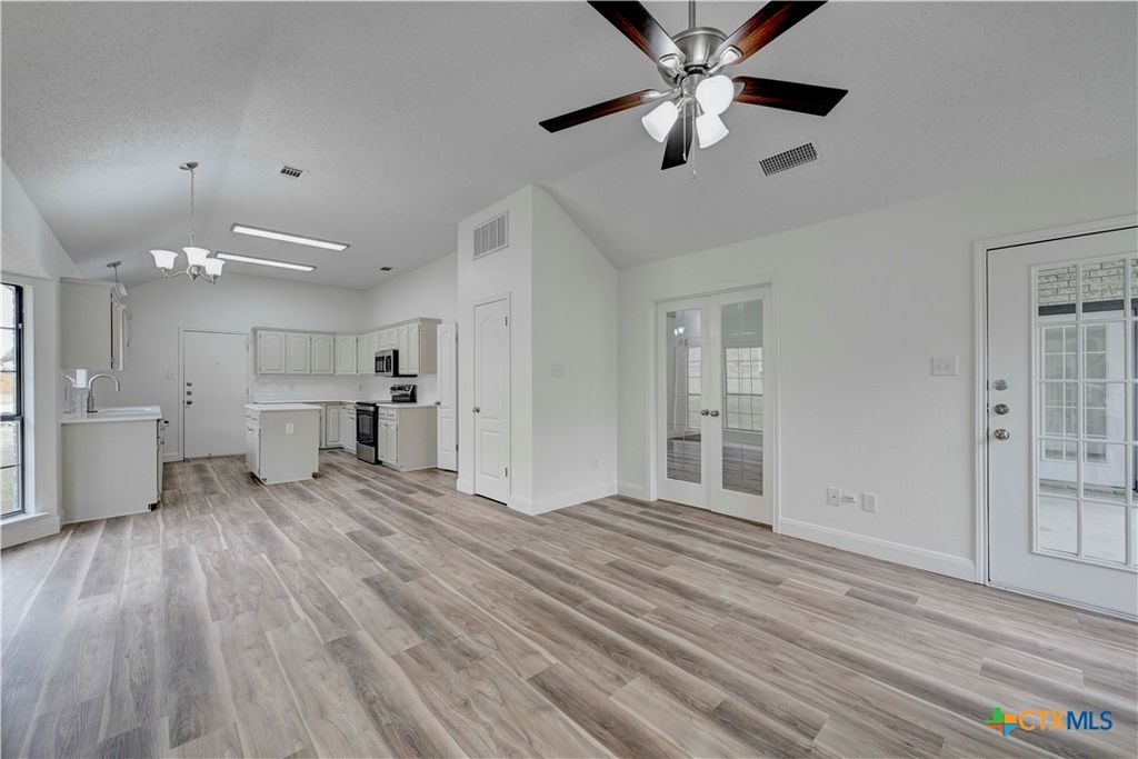 Image 8 of property listing at 604 Arapaho Drive, Harker Heights, TX 76548