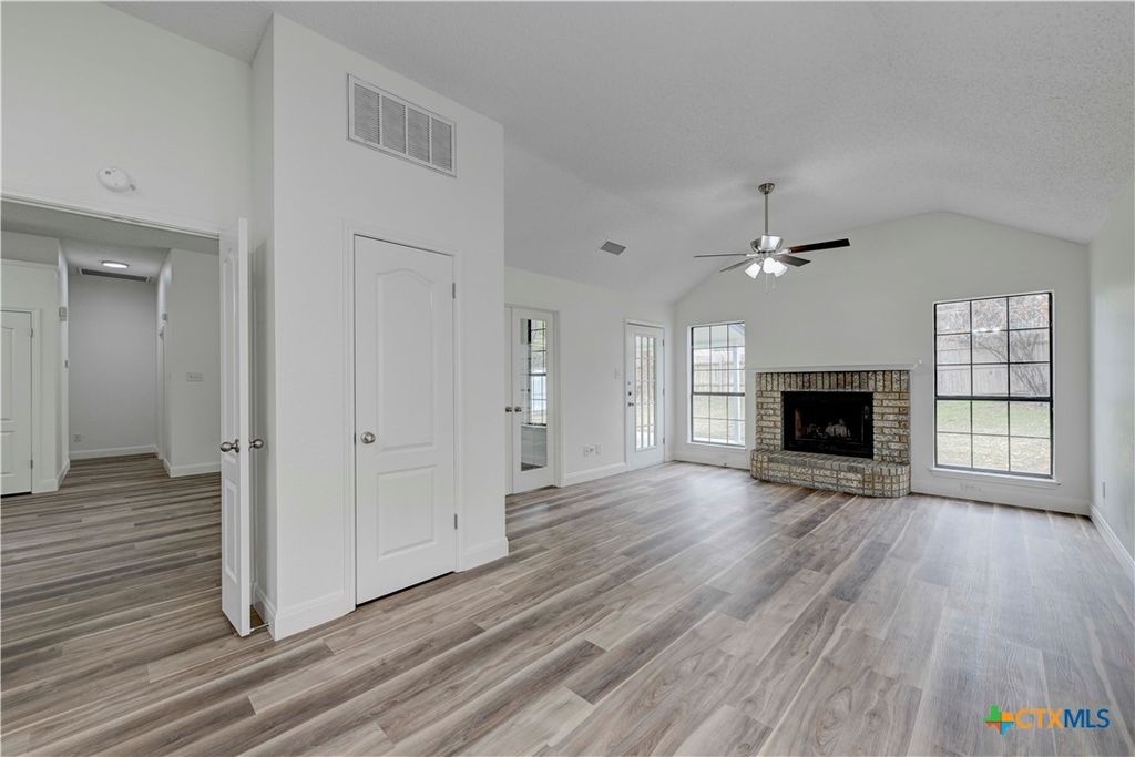 Image 9 of property listing at 604 Arapaho Drive, Harker Heights, TX 76548