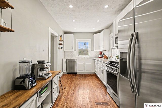 304 S 49th Avenue, Omaha, NE 68132