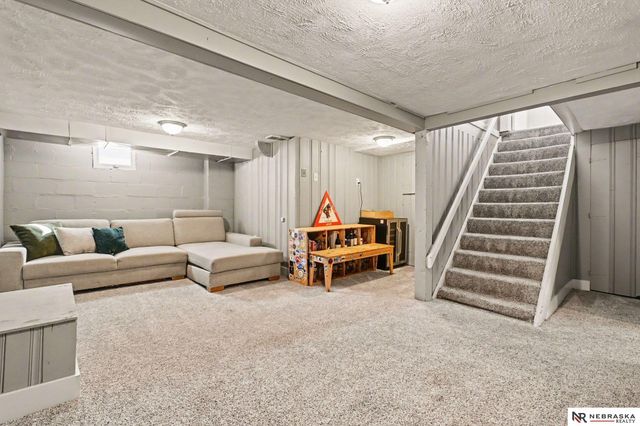 304 S 49th Avenue, Omaha, NE 68132