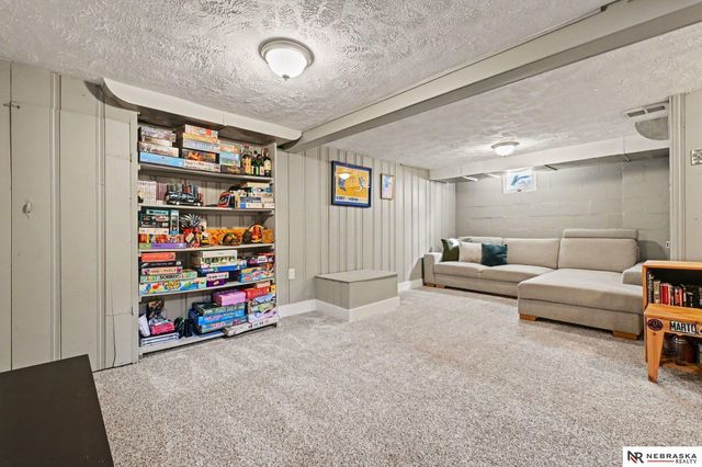 304 S 49th Avenue, Omaha, NE 68132