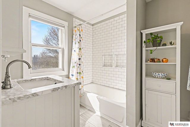 304 S 49th Avenue, Omaha, NE 68132