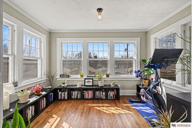 304 S 49th Avenue, Omaha, NE 68132