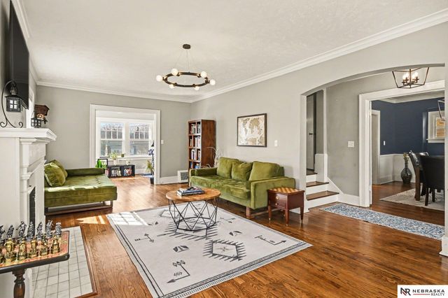 304 S 49th Avenue, Omaha, NE 68132