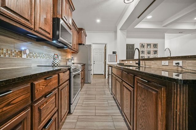 2015 Chesapeake Bay Dr, Portland, TX 78374
