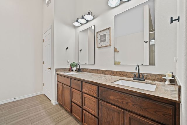 2015 Chesapeake Bay Dr, Portland, TX 78374