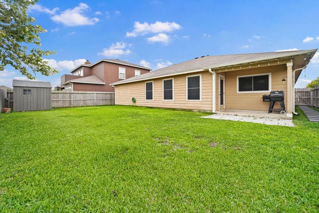 2015 Chesapeake Bay Dr, Portland, TX 78374